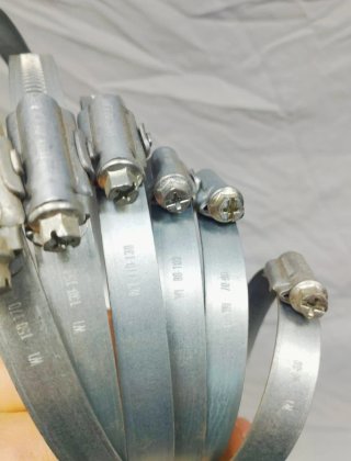 33 Abrazaderas Metálicas +Destornillador Flexible.