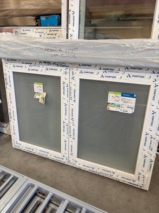 Ventana PVC con motor