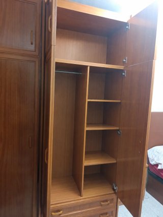 Armario rinconera de madera