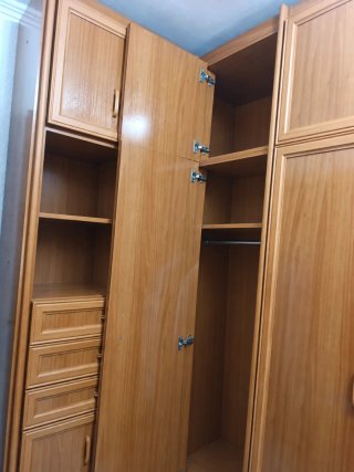 Armario rinconera de madera