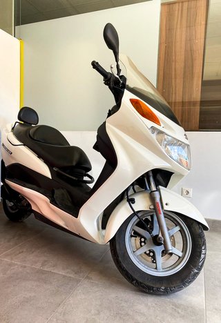 Suzuki Burgman UH 150 Blanca