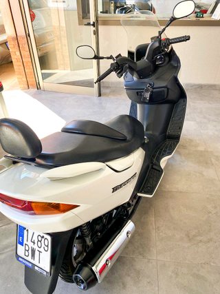 Suzuki Burgman UH 150 Blanca