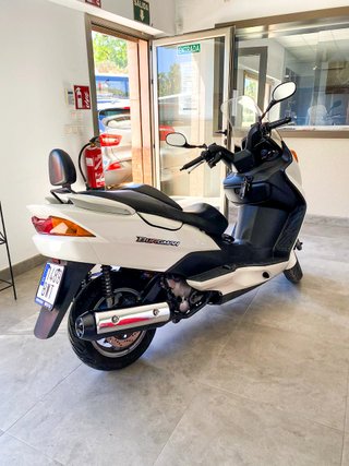 Suzuki Burgman UH 150 Blanca