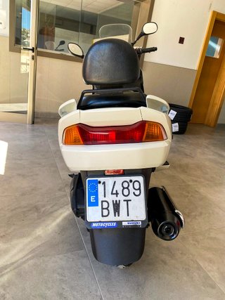 Suzuki Burgman UH 150 Blanca