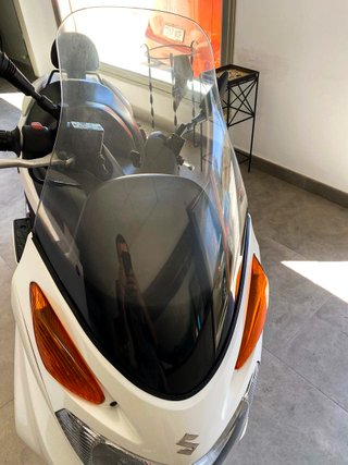 Suzuki Burgman UH 150 Blanca