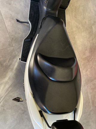 Suzuki Burgman UH 150 Blanca