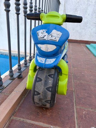 Moto correpasillos infantil azul y verde