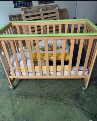 Cuna y minicuna casi nuevas