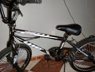 Bicicleta BMX Freestyle Nera