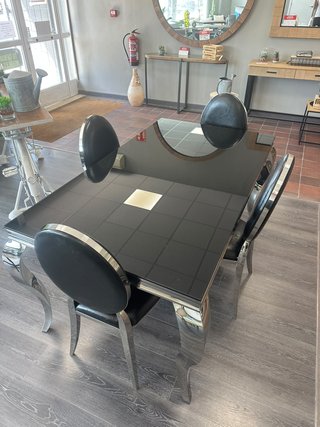 Mesa de cristal y 6 sillas