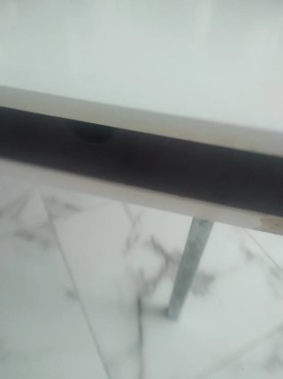 Mesa blanca moderna