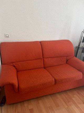 Sofá naranja de tela
