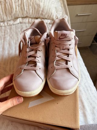 Tenis Nike Beige y Rosa