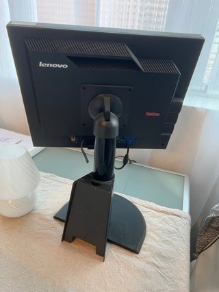 Pantalla Lenovo Negra ,se puede regular