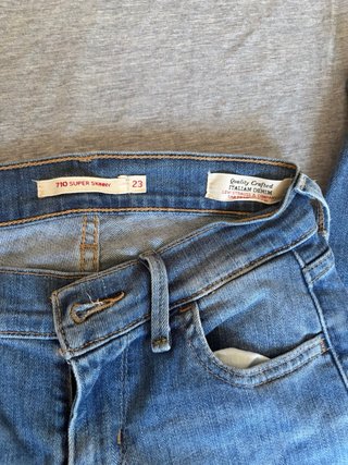 Vaqueros Levi's Azules Desgastados