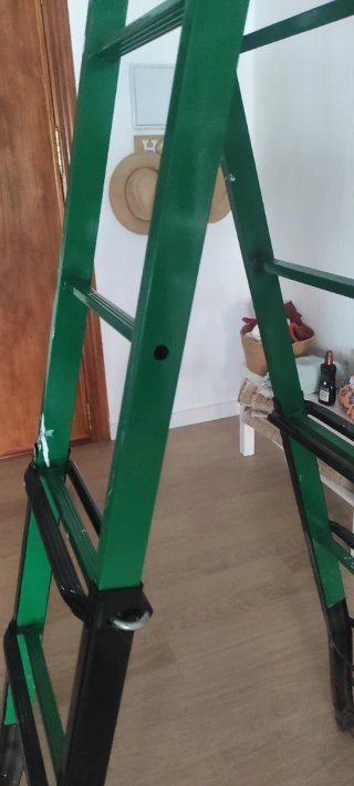 Escalera metálica 14 peldaños