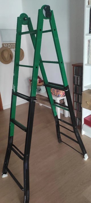 Escalera metálica 14 peldaños