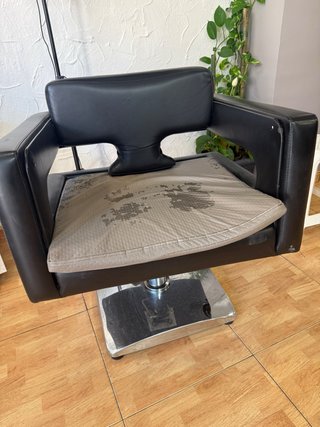Silla de peluquería negra