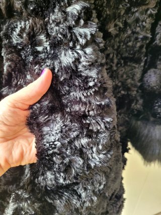 Chaquetón de pelo negro