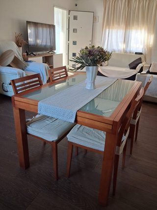 Mesa y sillas de comedor
