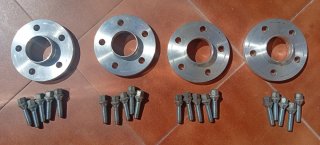Kit Separadores de Rueda y Tornillos