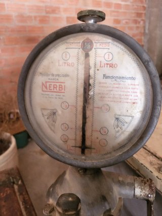 Bomba manual de aceite antigua NERBI