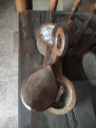 Especiero antiguo de madera