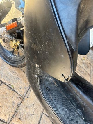 Yamaha Aerox Negra 2 T