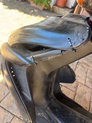 Yamaha Aerox Negra 2 T