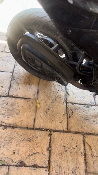 Yamaha Aerox Negra 2 T