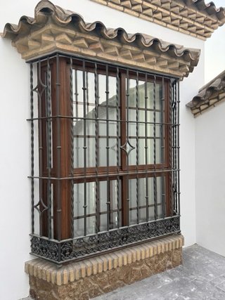Ventana de aluminio y rejas