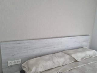 Cabezal cama y 2 mesitas de noche