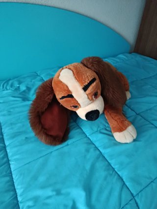 Peluche perro marrón y blanco