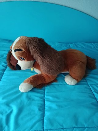 Peluche perro marrón y blanco