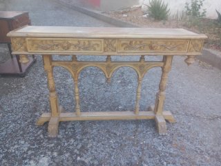 Mesa consola antigua de madera tallada