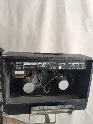 Amplificador Behringer V-TONE GMX212