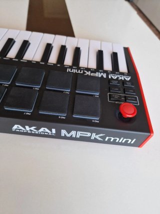 AKAI MPK Mini Controlador MIDI
