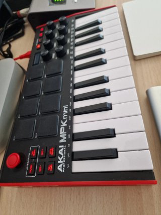 AKAI MPK Mini Controlador MIDI