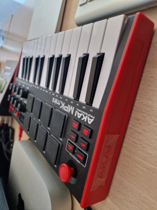 AKAI MPK Mini Controlador MIDI