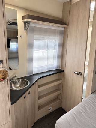 Caravana + avancé + sobre avancé + cocina + extras
