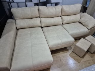 Sofá cama chaise longue con puff