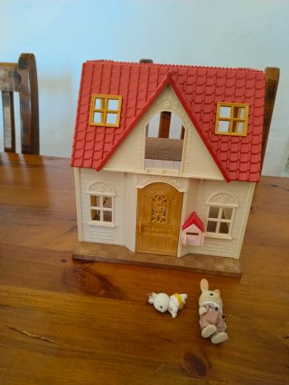 Casa Sylvanian Families + 2 Figuras