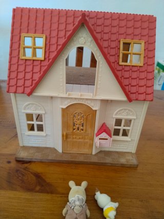 Casa Sylvanian Families + 2 Figuras