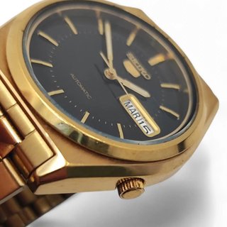 RELOJ SEIKO 5 7S26-0570 AUTOMATICO ESFERA NEGRA CORREA DORADA *MARCAS EN CRISTAL*