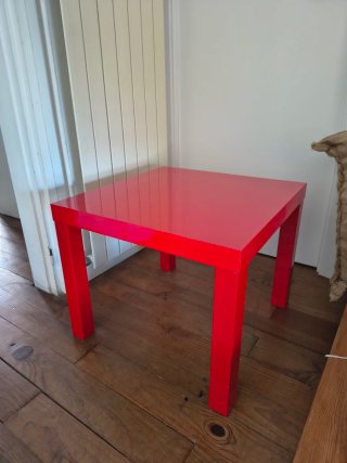 Mesa auxiliar roja Ikea LACK