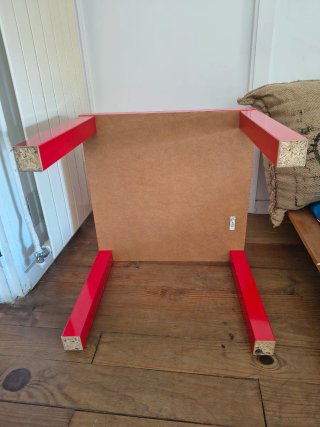 Mesa auxiliar roja Ikea LACK