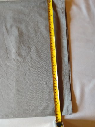 Dos fundas de almohada grises
