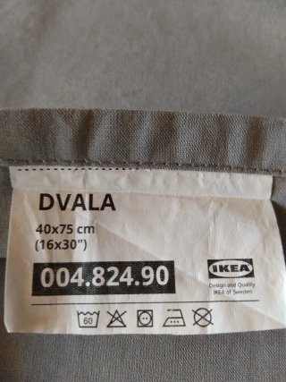 Dos fundas de almohada grises