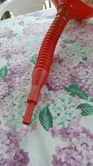 Imbuto per carburante con tubo flessibile
