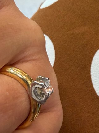 Anillo de oro blanco y amarillo con diamante natur